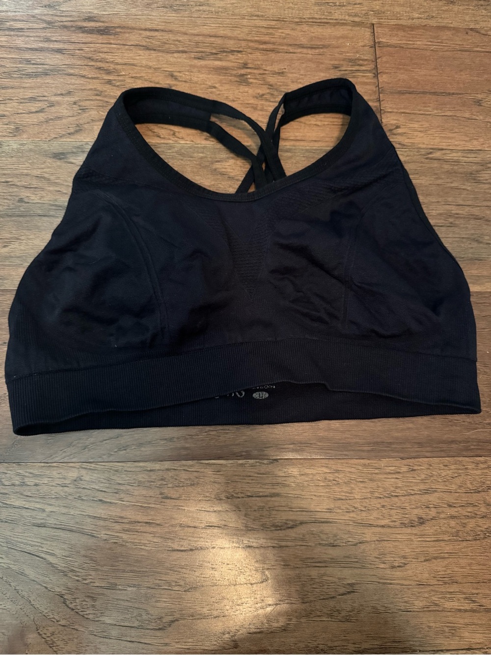 Seamless Strappy Black Sports Bra for Low-Impact Support